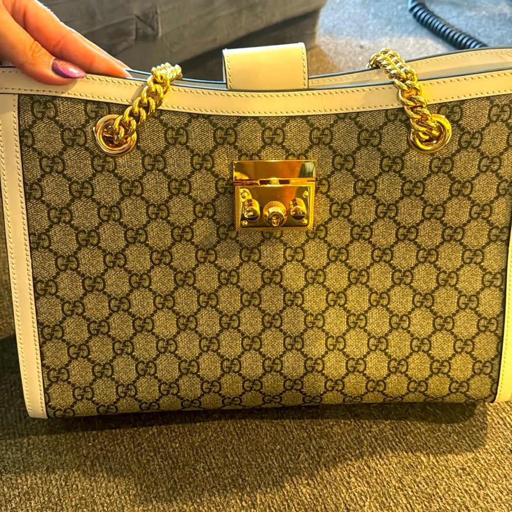Gucci PADLOCK MEDIUM SHOULDER BAG
